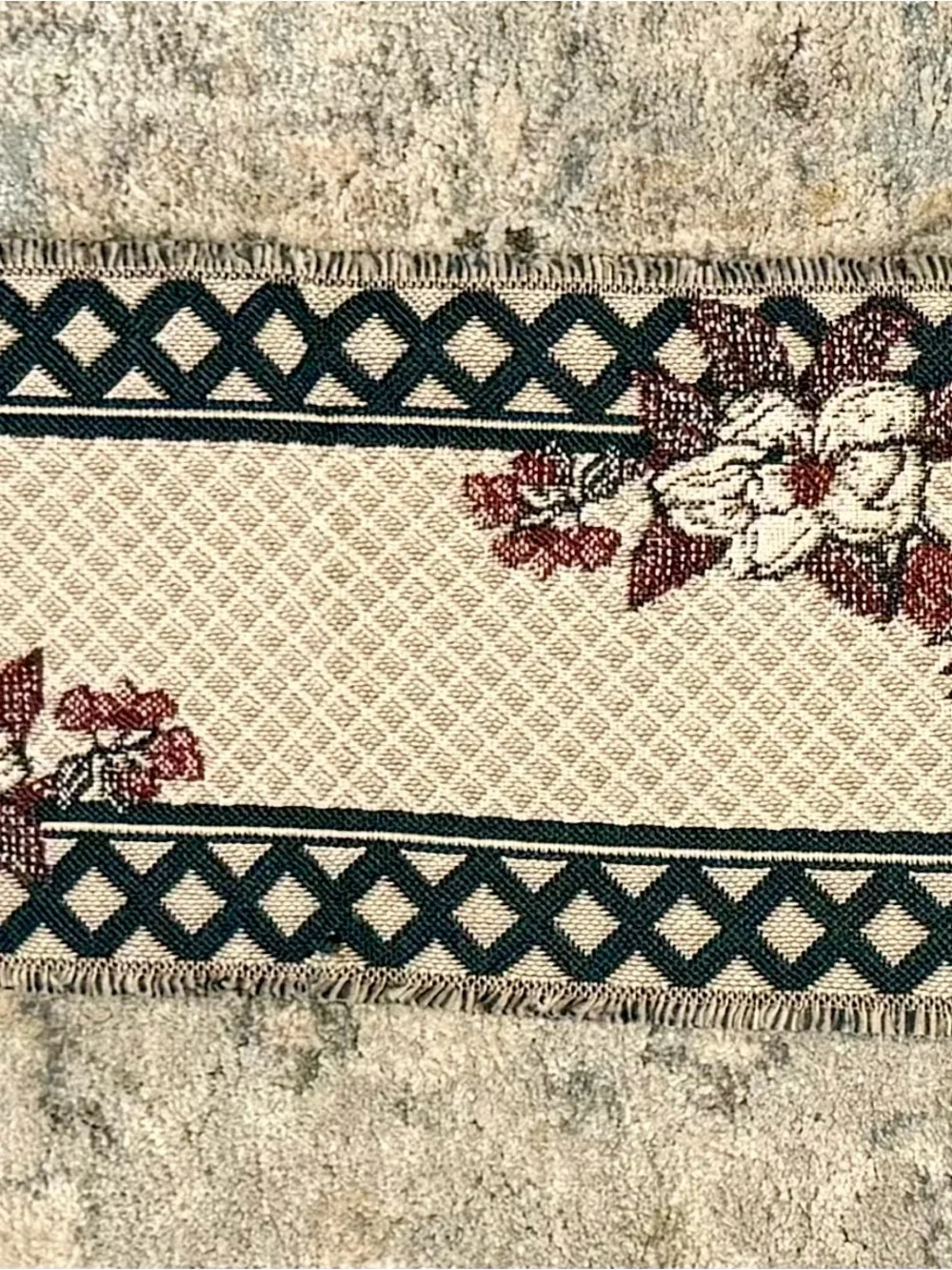 American Weaver's 90s Jacquard Table Runner Magnolia 1995